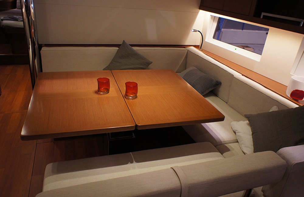 oceanis 55 saloon